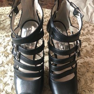 Cool Ladies Platform Sandals by Michael Kors.